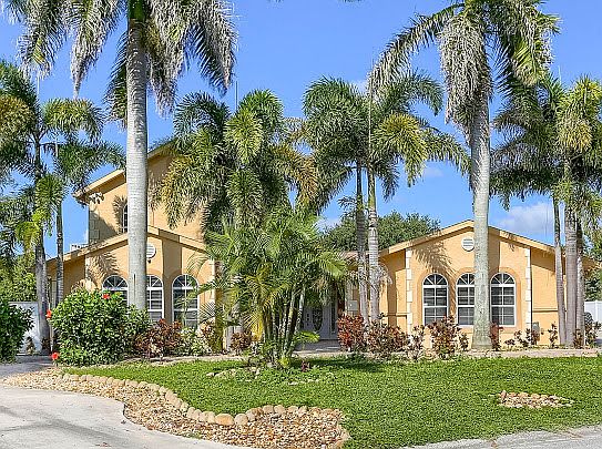 5th image of 2098 Whitney Pl N