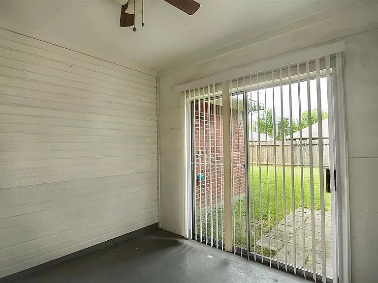 8311 Berkely Ct — Photo 18