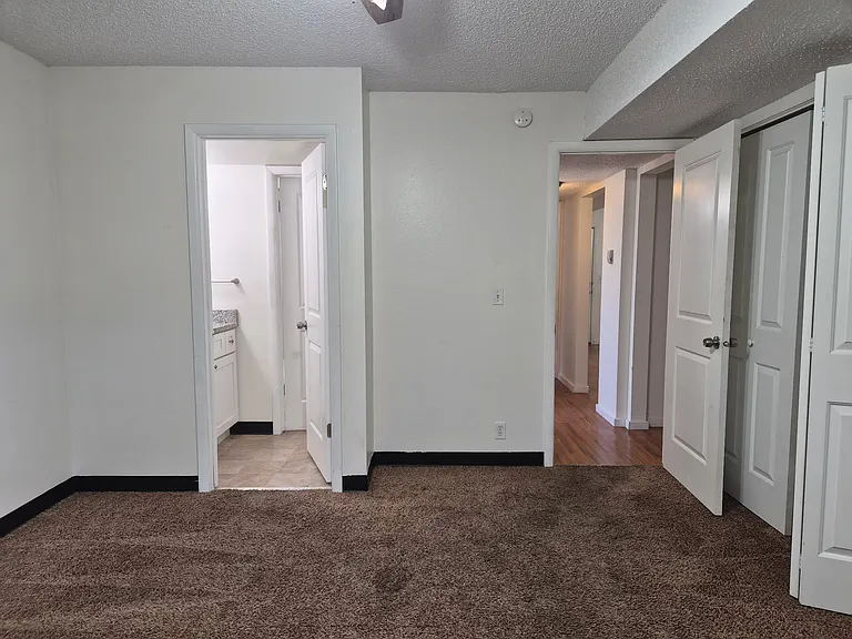 Magnussen Apartments — Photo 21