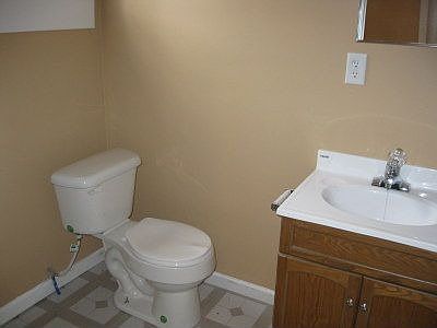 3rd image of 2712 Koehne St