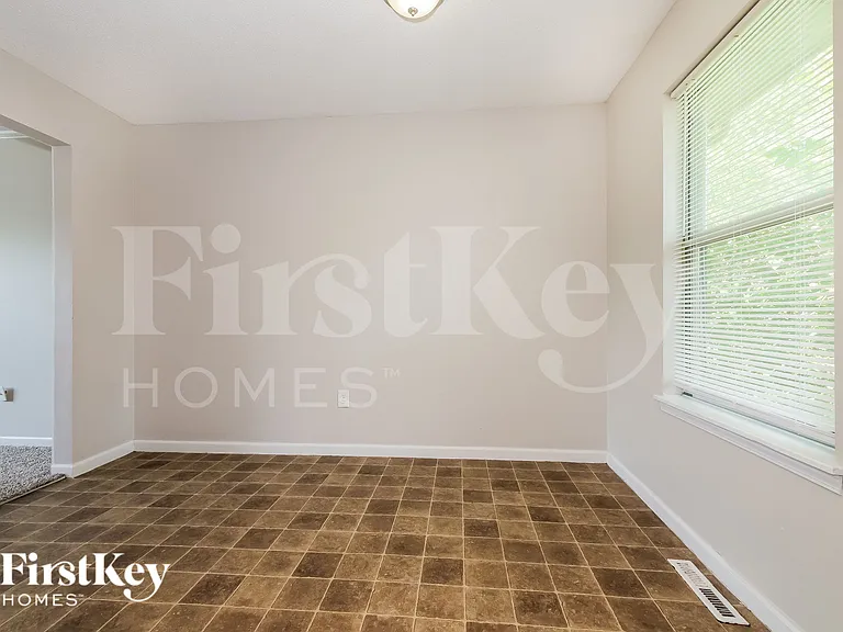 804 Covey Dr — Photo 5