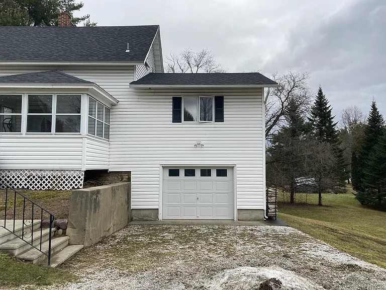 29 Webster Rd — Photo 2