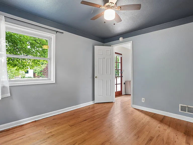 7036 N Wall Ave — Photo 13