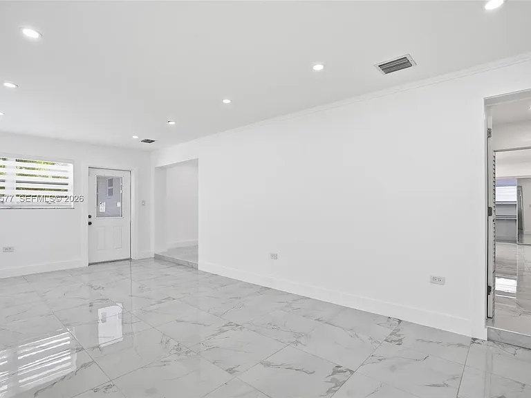 5521 SW 104th Ave — Photo 12