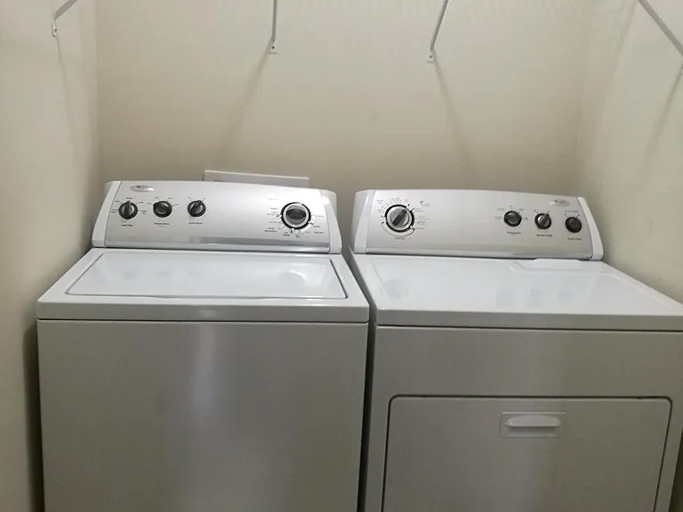 Laundry washer dryer
