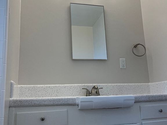 3rd image of 921 S Park Cir #9