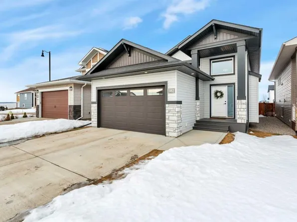 182 S Norseman Close, Penhold, AB T0M 1R0