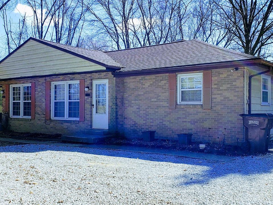 Front view of Duplex. Right side is for rent.