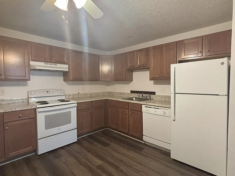 Governor Weare Apartments — Photo 13