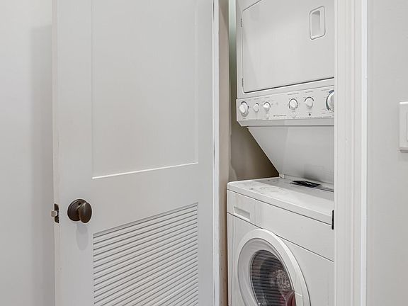 2nd image of 1472 N Milwaukee Ave APT 3