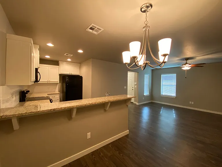 1503 Macalpine St — Photo 3