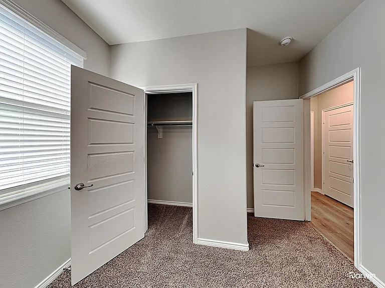 2337 Larimar Dr — Photo 12