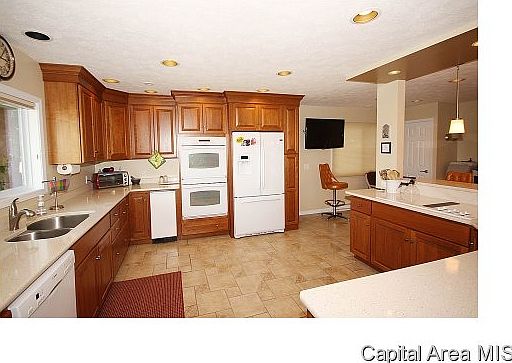 5th image of 106 Almond Ln
