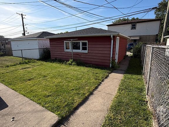 4th image of 3120 E 130th St