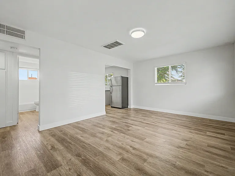217 N Elm St #H — Photo 12