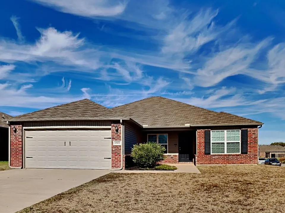 1901 W Autumn Way