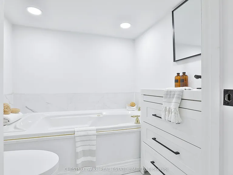 1341 Dupont St — Photo 27