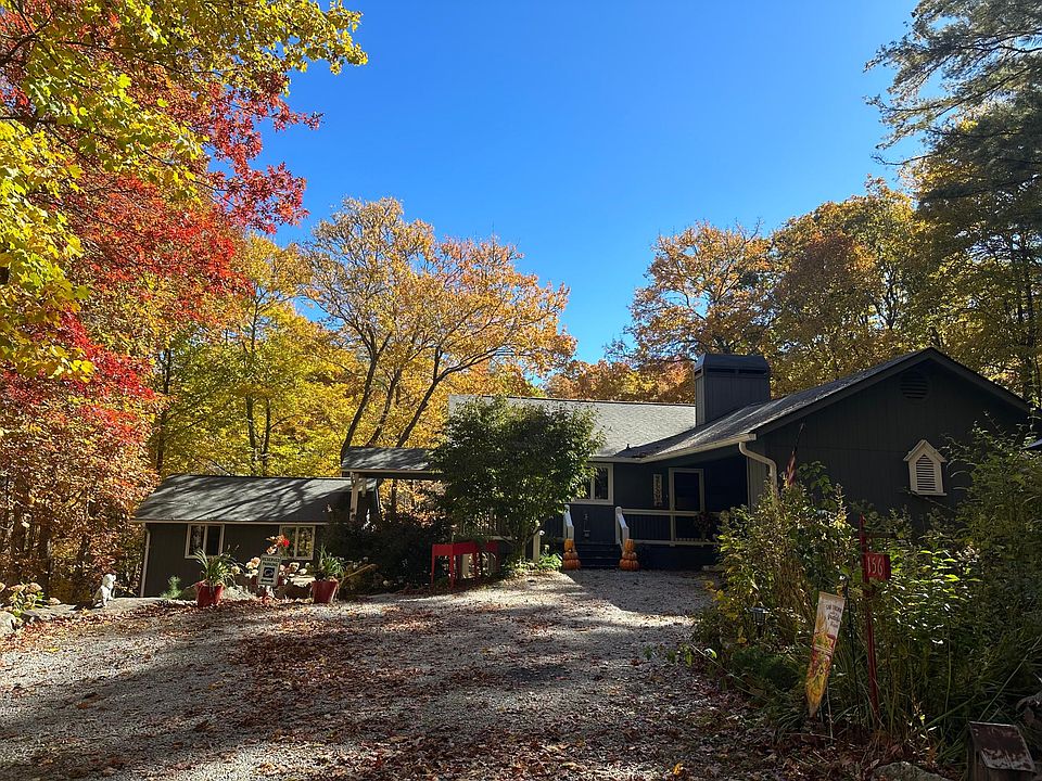 Fall picture of houses on property in the City of Highlands township by Mirror Lake.