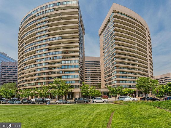 2nd image of 1300 Crystal Dr APT 401S