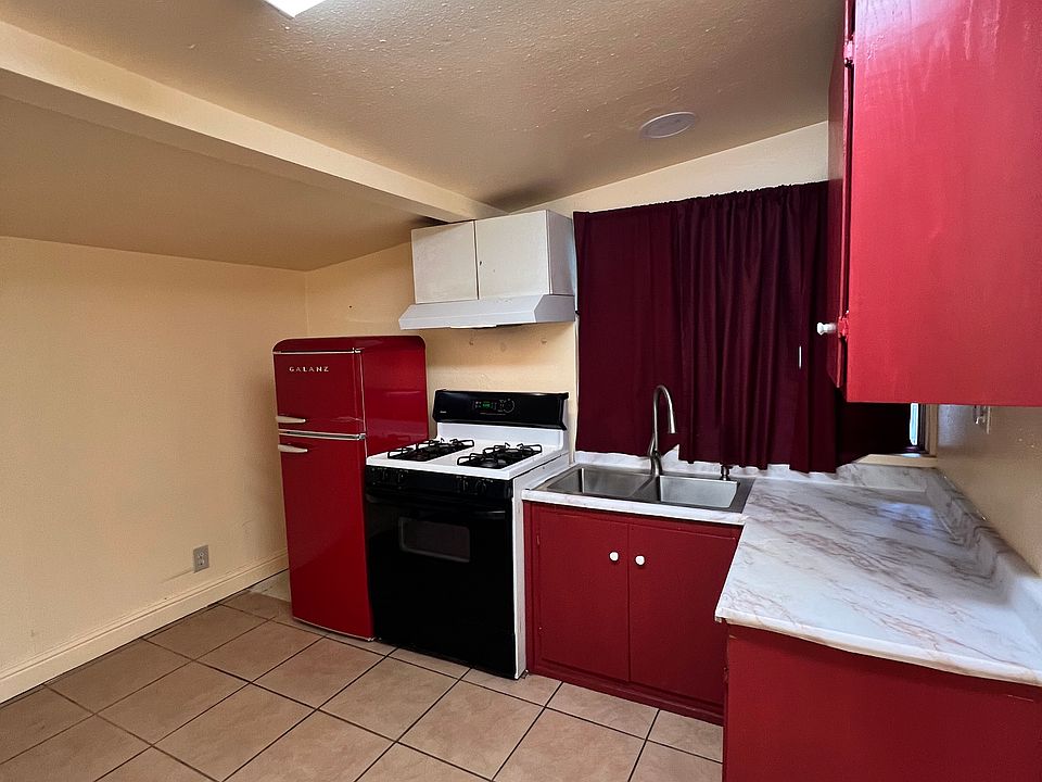 2nd image of 1000 Dutton Ave