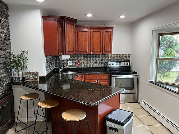 3rd image of 289 Elm Dr S