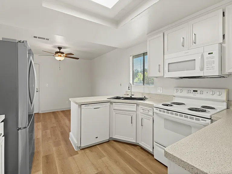 2255 Piccardo Cir — Photo 31
