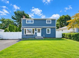 26 Michel Ave, Farmingdale, NY 11735