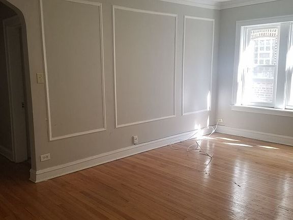 3rd image of 8620 S Ingleside Ave #2S