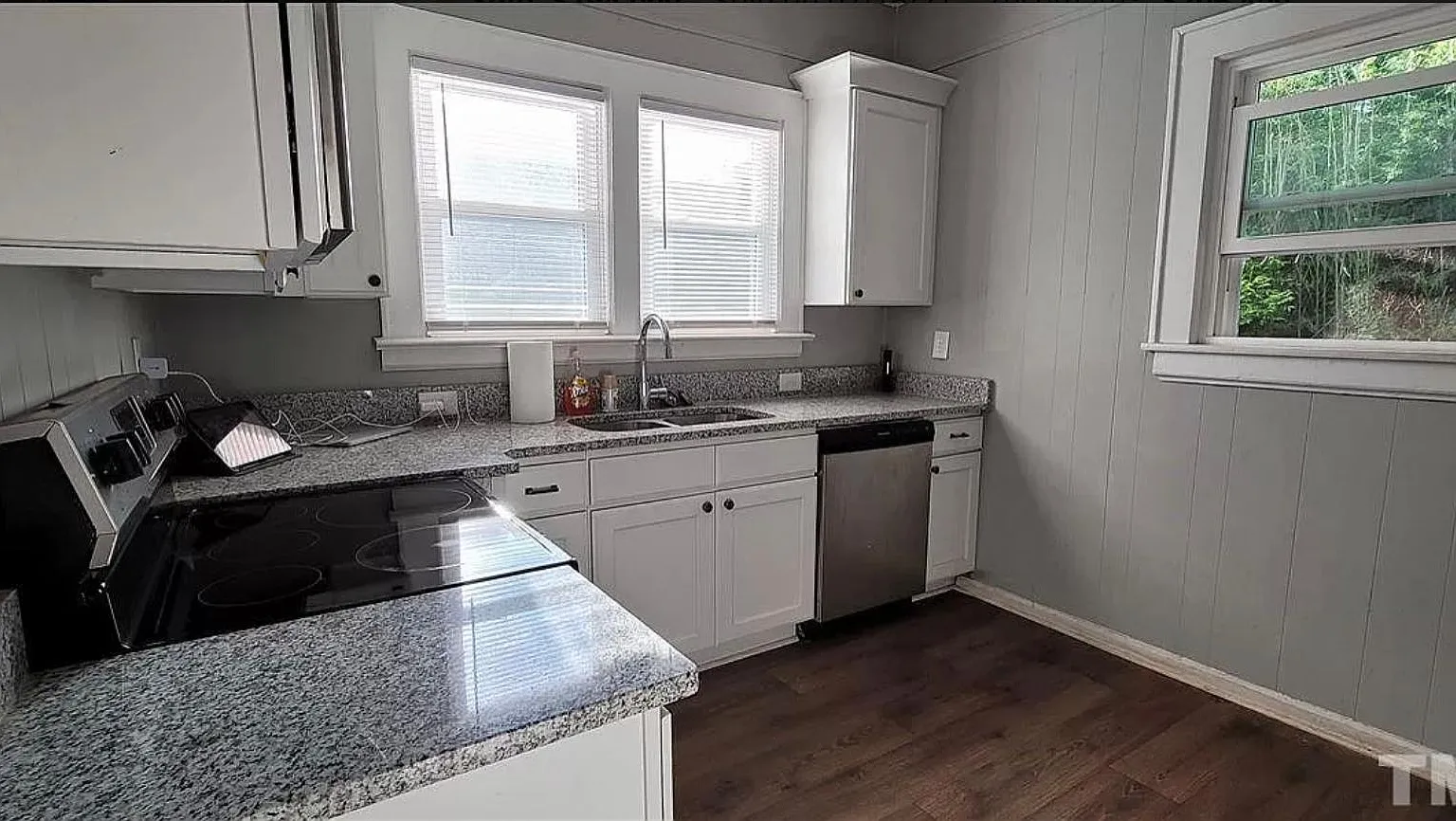 907 Holloway St — Photo 3