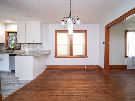 3rd image of 719 Lawn Dr