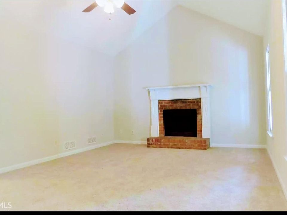 Living room, now has dark wood 2" blinds on windows