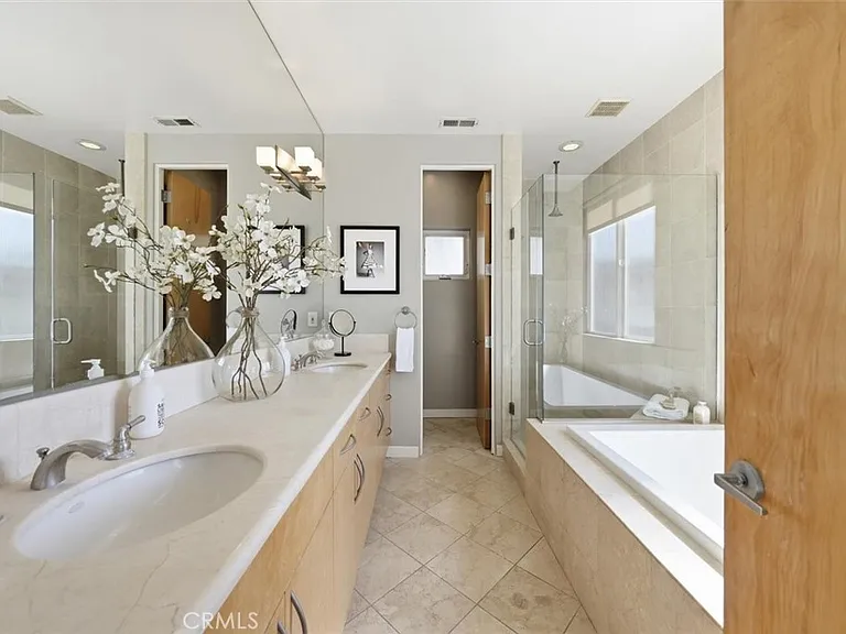 2406 Ocean Dr — Photo 14