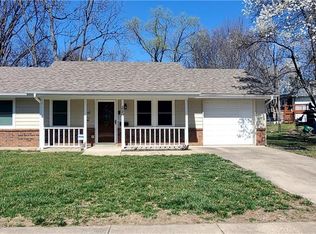 530 NE Noeleen Ln, Lees Summit, MO 64086