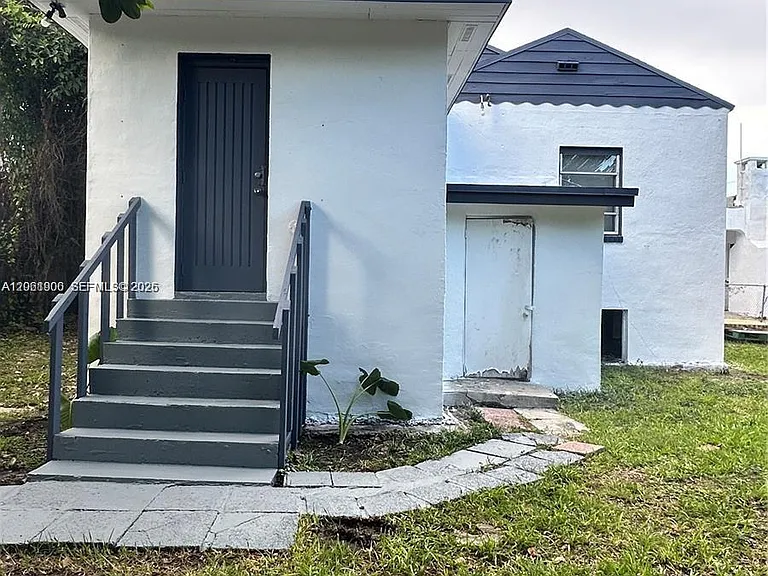 1836 NW 33rd St — Photo 12
