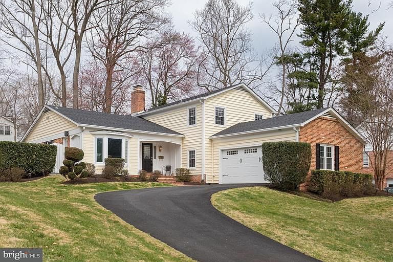 1st image of 3710 Camelot Dr