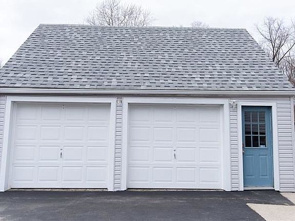2nd image of 582 S Buhl Farm Dr