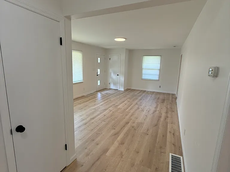 3390 Kenlawn St — Photo 6