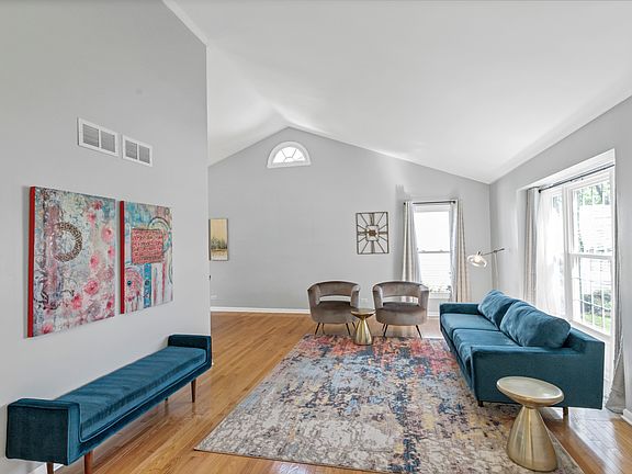4th image of 2316 Broadway Ln