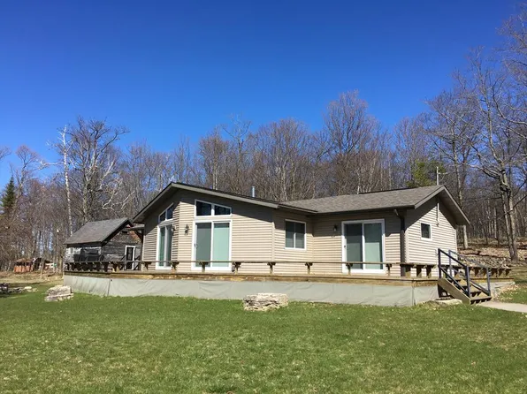 1589 Foss Rd, Washington Island, WI 54246