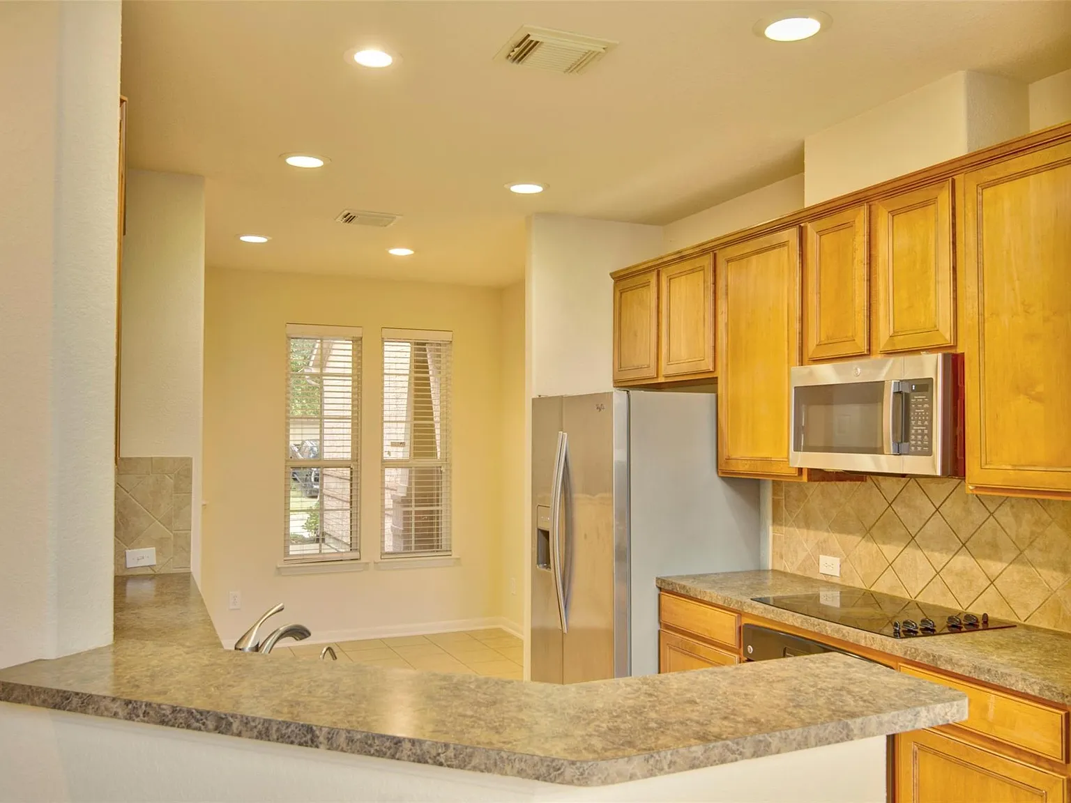 4 bed, 3.5 bath, 2235 sqft, $2,500 — Photo 3