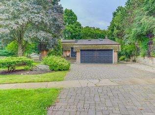 5 Caravan Dr, Toronto, ON M3B 1M9