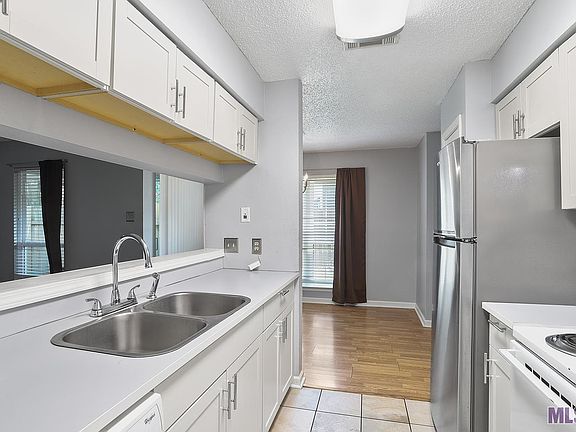 4th image of 15668 Riverdale Ave E