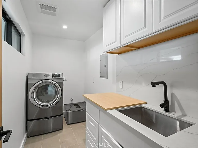 6108 Sadring Ave — Photo 54