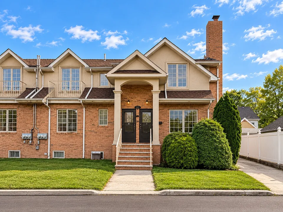27-07 Murray Ln #2