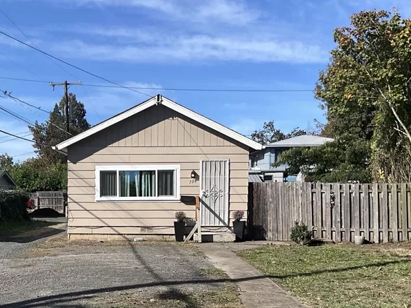 736 5th St, Springfield, OR 97477