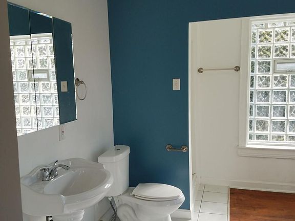 5th image of 642 N Central Ave #1