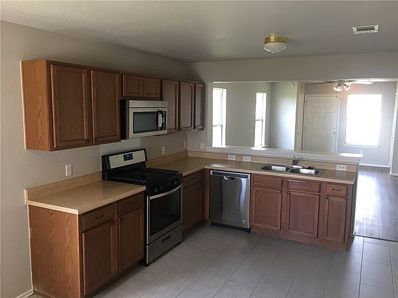 3rd image of 11804 Savanna Canyon Ct
