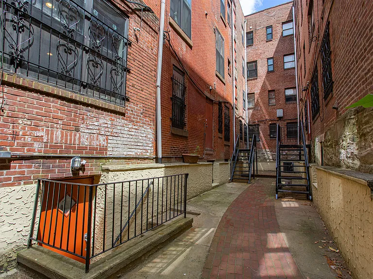 2213 Green St #B3 — Photo 25