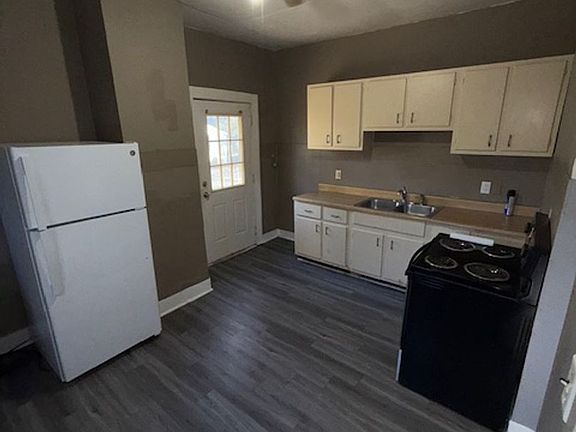 3rd image of 1708 S Kerth Ave