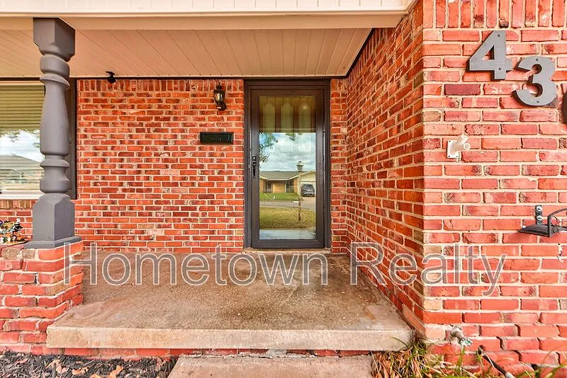 4 bed, 2.0 bath, 1894 sqft, $1,750 — Photo 3